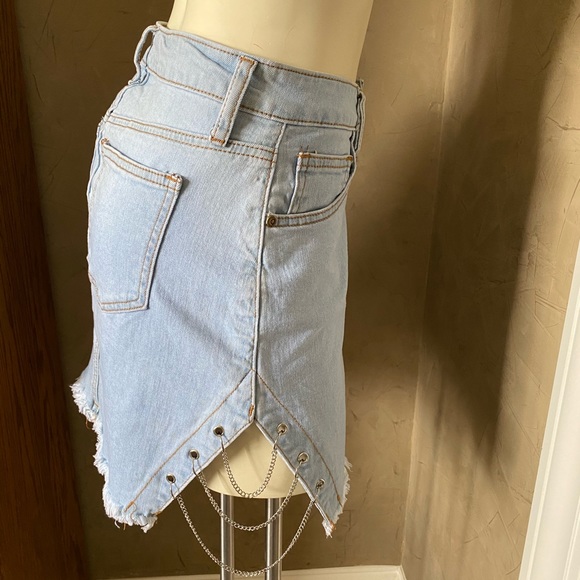 Harley Chain-Detail Denim Mini Skirt by Windsor Denim, Women’s Size M - Picture 8 of 16